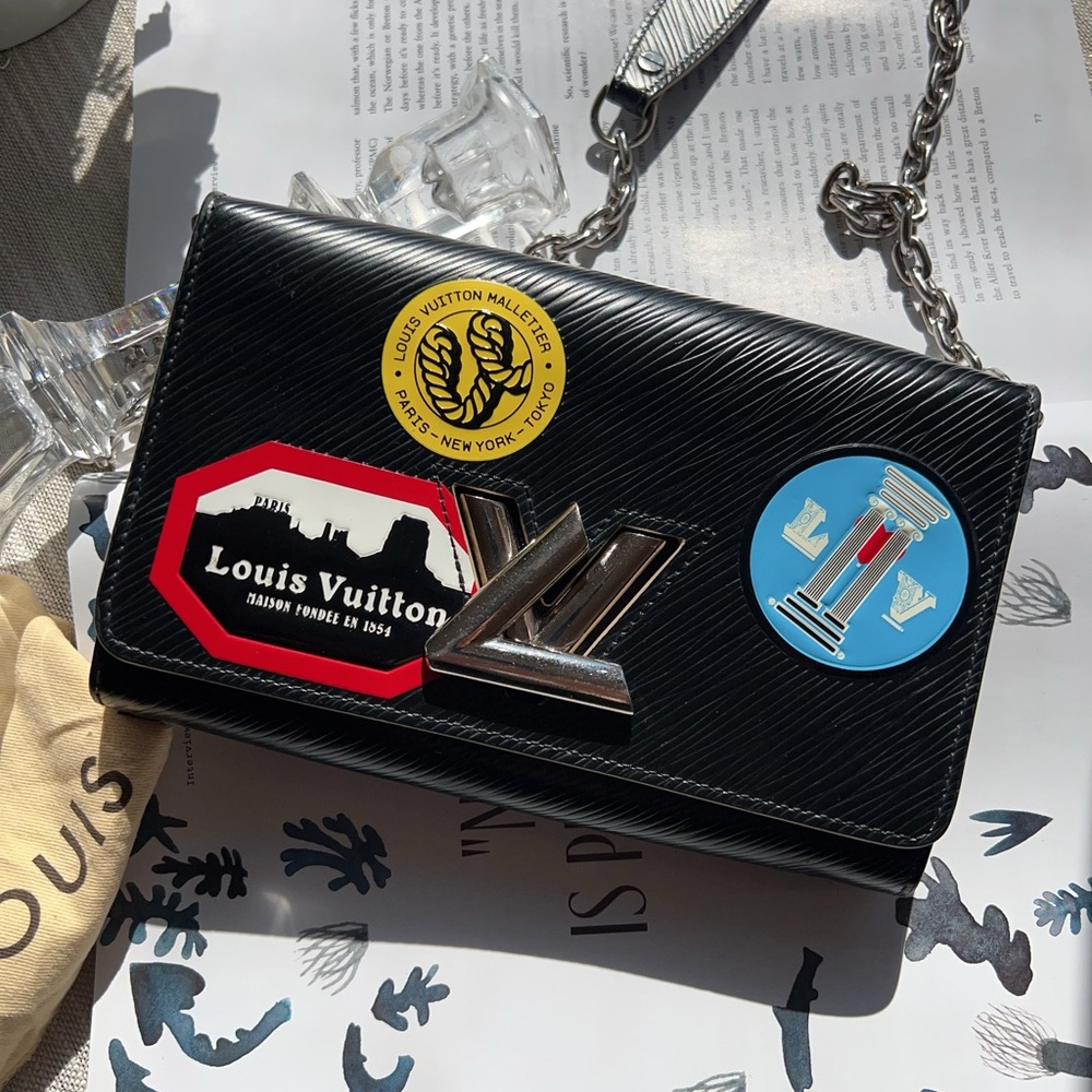 Louis Vuitton Twist Chain Wallet - Picture 1 of 8